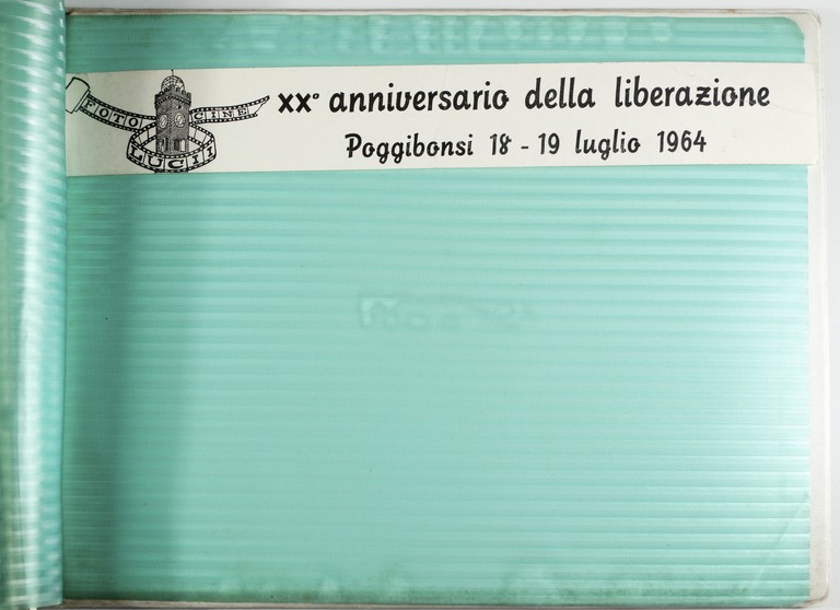 Titolo dell'album e marchio del fotografo